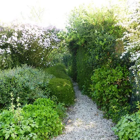 La Cour De Bas B&B 바르네빌카테레
